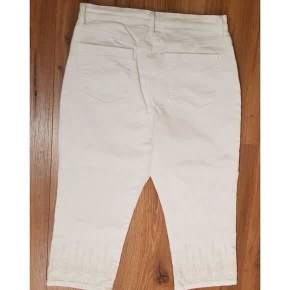 Gloria Vanderbilt Women's White Amanda Embellished Jean Stretch Capris Size 10 - Picture 3 of 13
